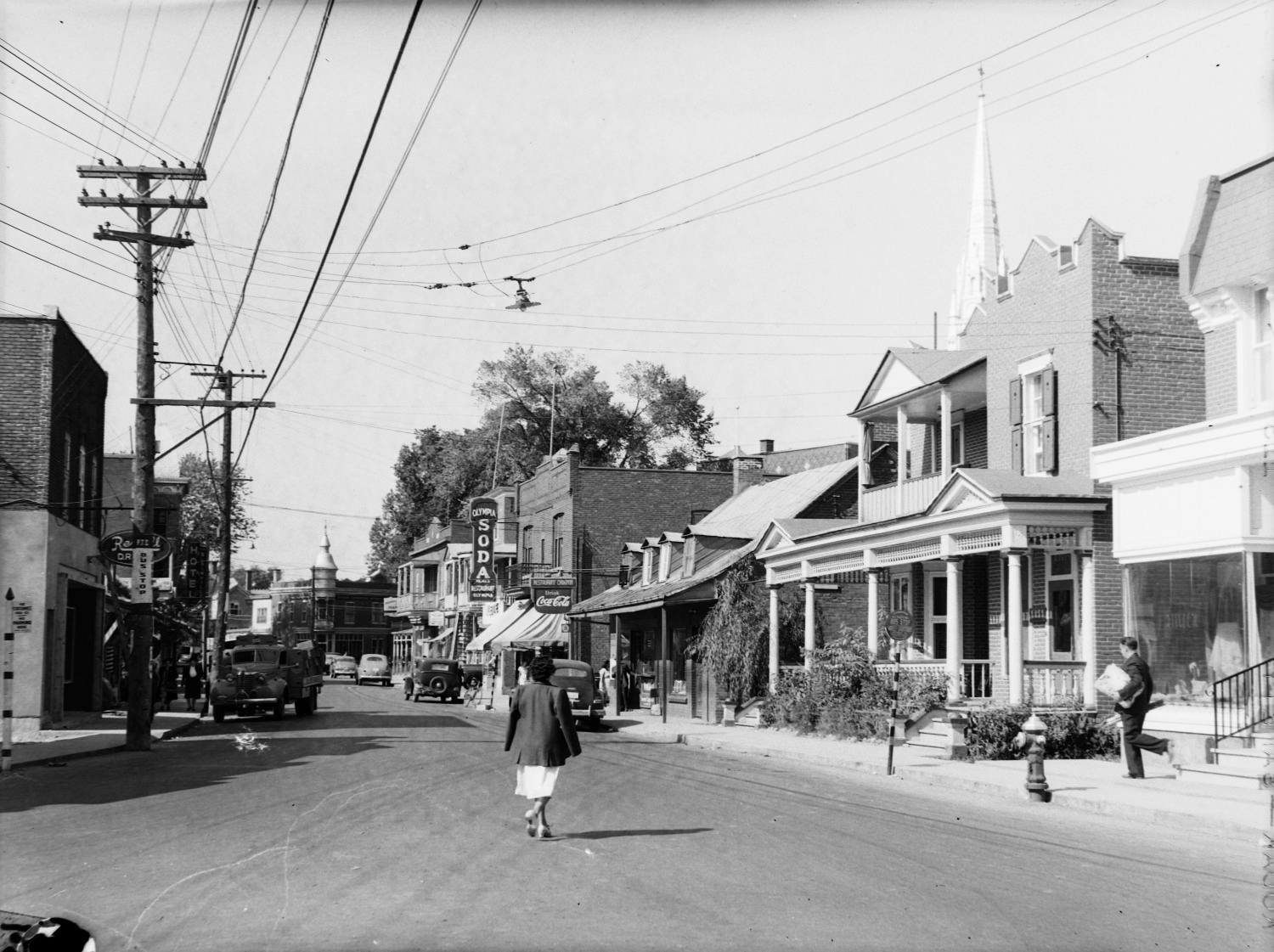 06M_P48S1P17190 -  La rue Blainville à Sainte-Thérèse en 1948. Bibliothèque et Archives nationales du Québec, P48,S1,P17190