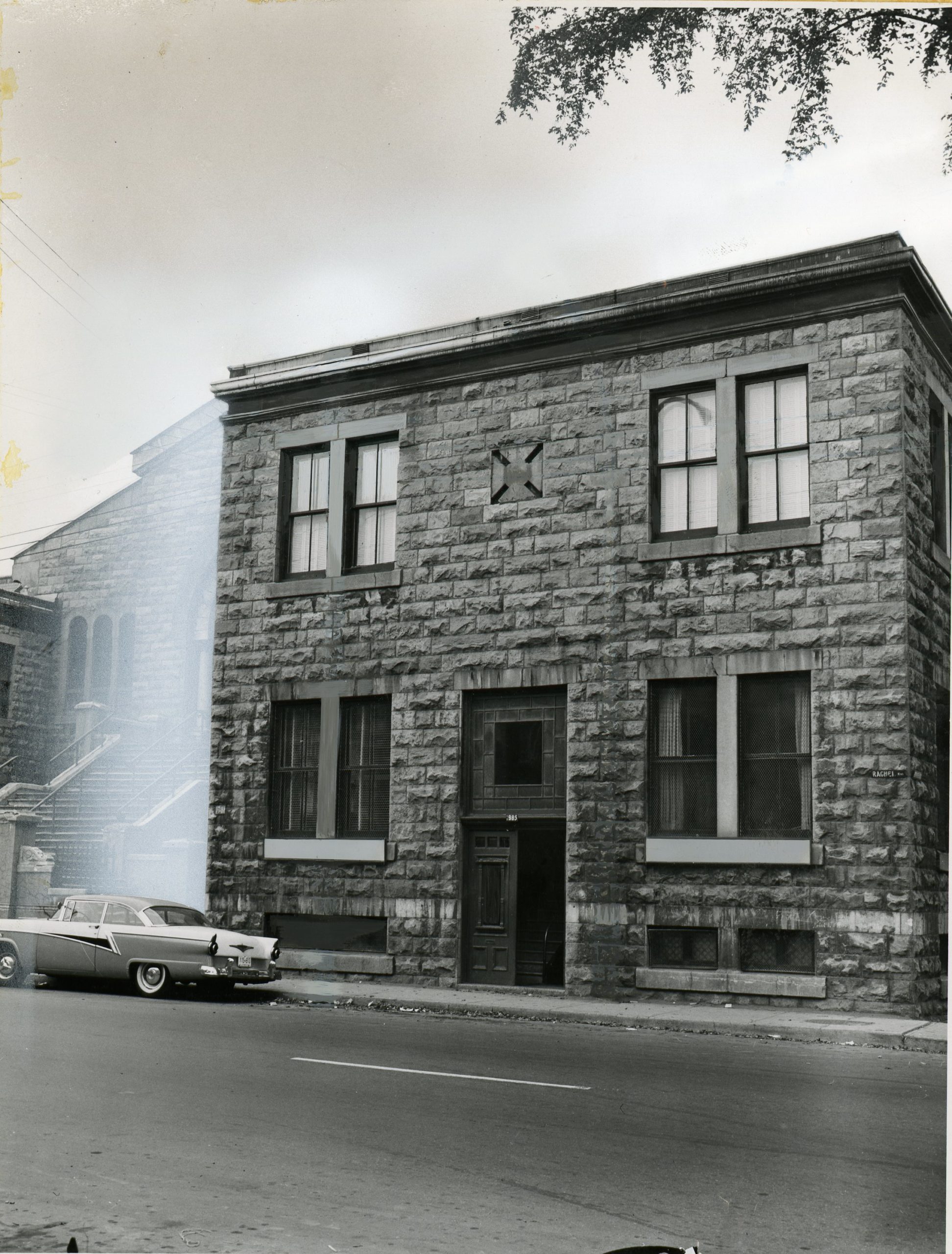 PH FMO SD 0005 - Bâtiment situé au 985 rue Rachel à Montréal ayant abrité l’Union régionale des caisses populaires de Montréal de 1933 à 1945. 